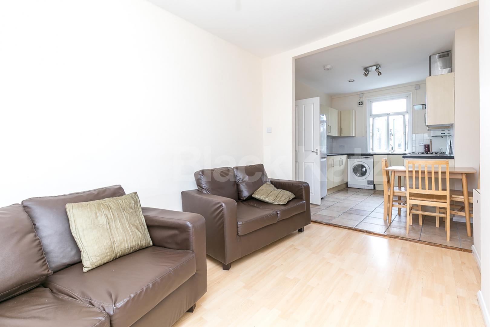 Top floor 3 bedroom apartment located within easy reach of local amenities  Annette Road, Holloway
